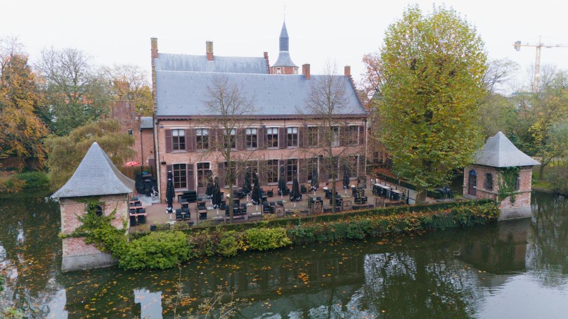 Het kasteel in de herfst